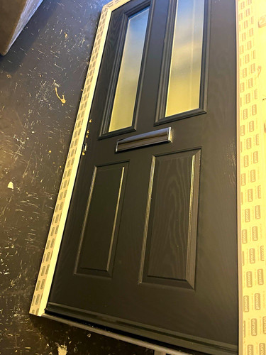 Black composite single - single, front